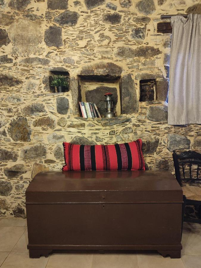Grandma Agatha & Virginia'S Stonehouse Apartment Kefálion Екстериор снимка