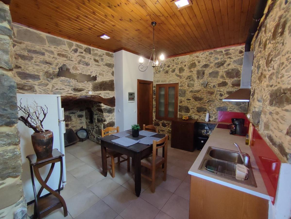Grandma Agatha & Virginia'S Stonehouse Apartment Kefálion Екстериор снимка