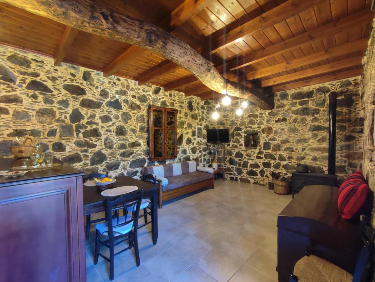 Grandma Agatha & Virginia'S Stonehouse Apartment Kefálion Стая снимка