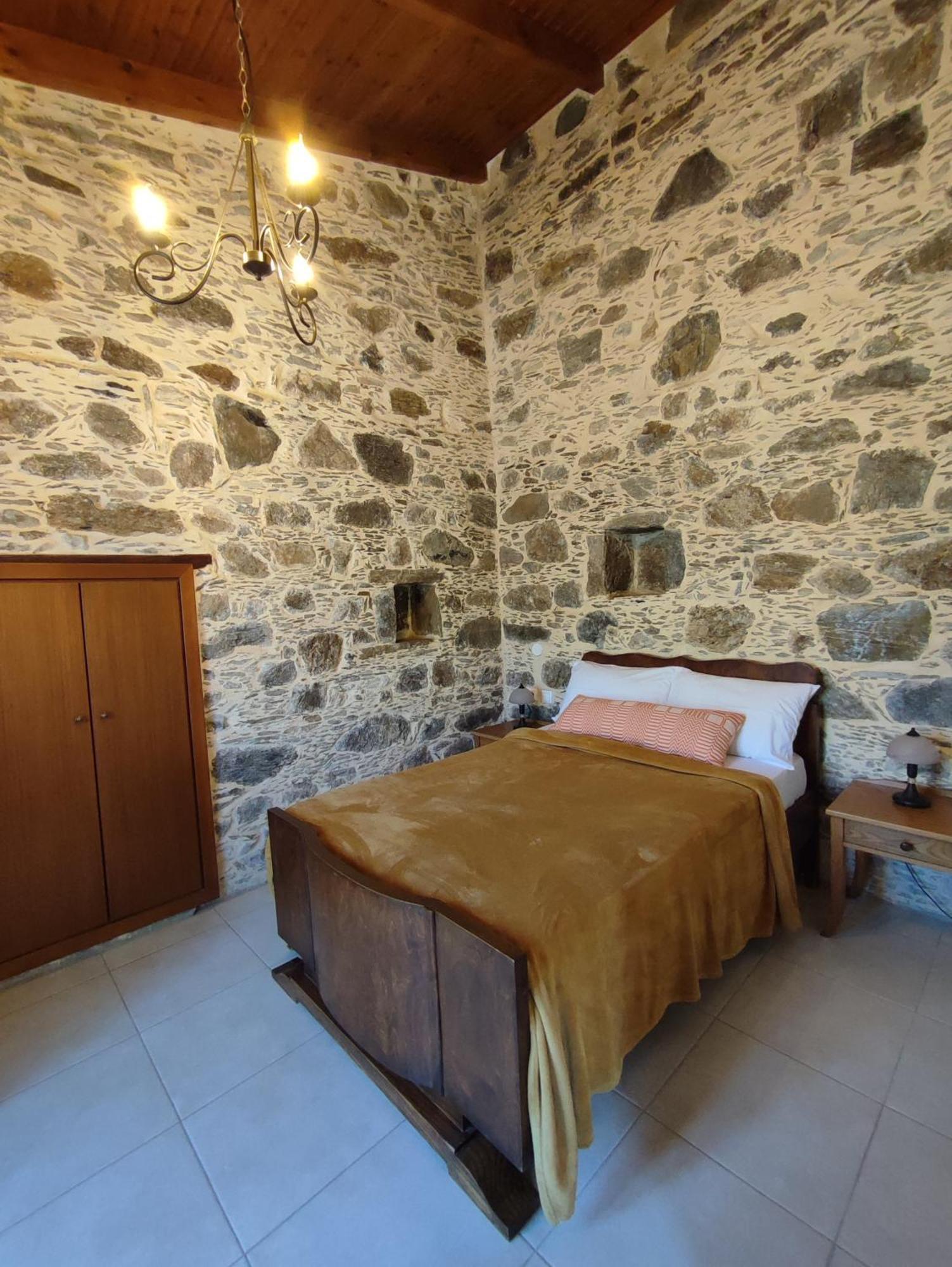 Grandma Agatha & Virginia'S Stonehouse Apartment Kefálion Стая снимка