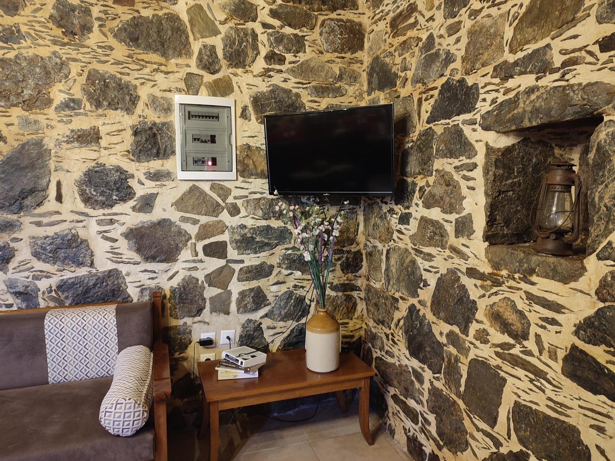 Grandma Agatha & Virginia'S Stonehouse Apartment Kefálion Стая снимка